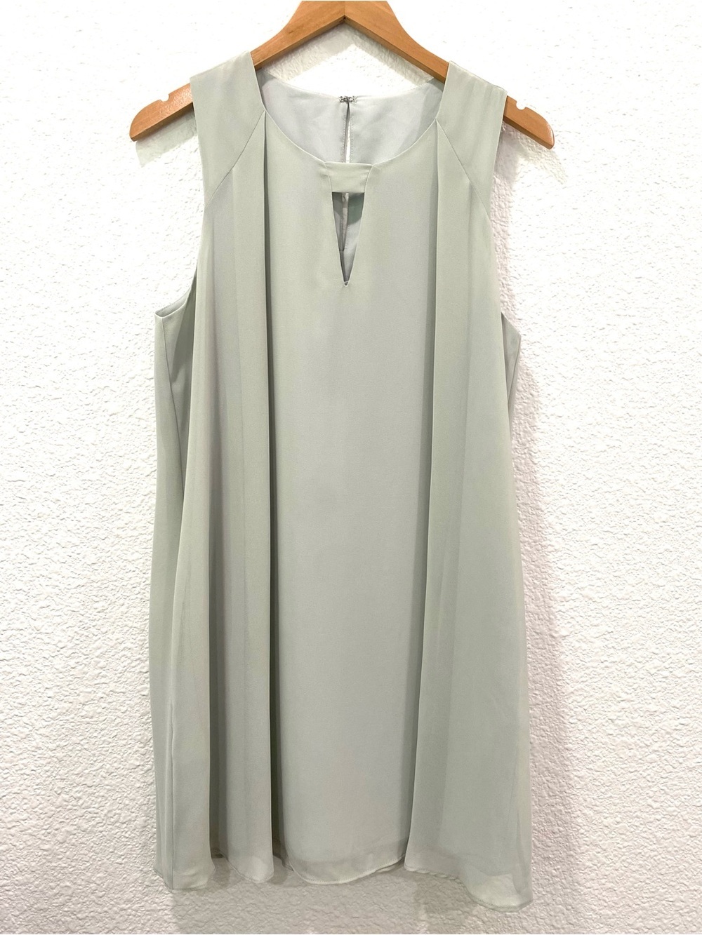 BCBGeneration Dress Women’s M Sage Green Chiffon Shift Summer Wedding Guest